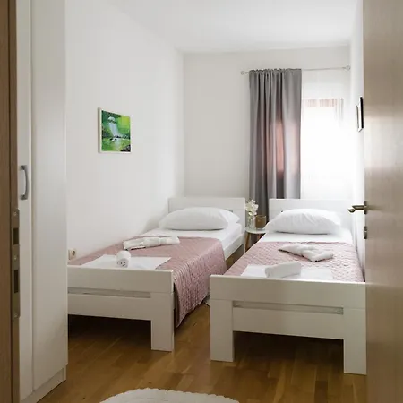 Krtalic アパート *